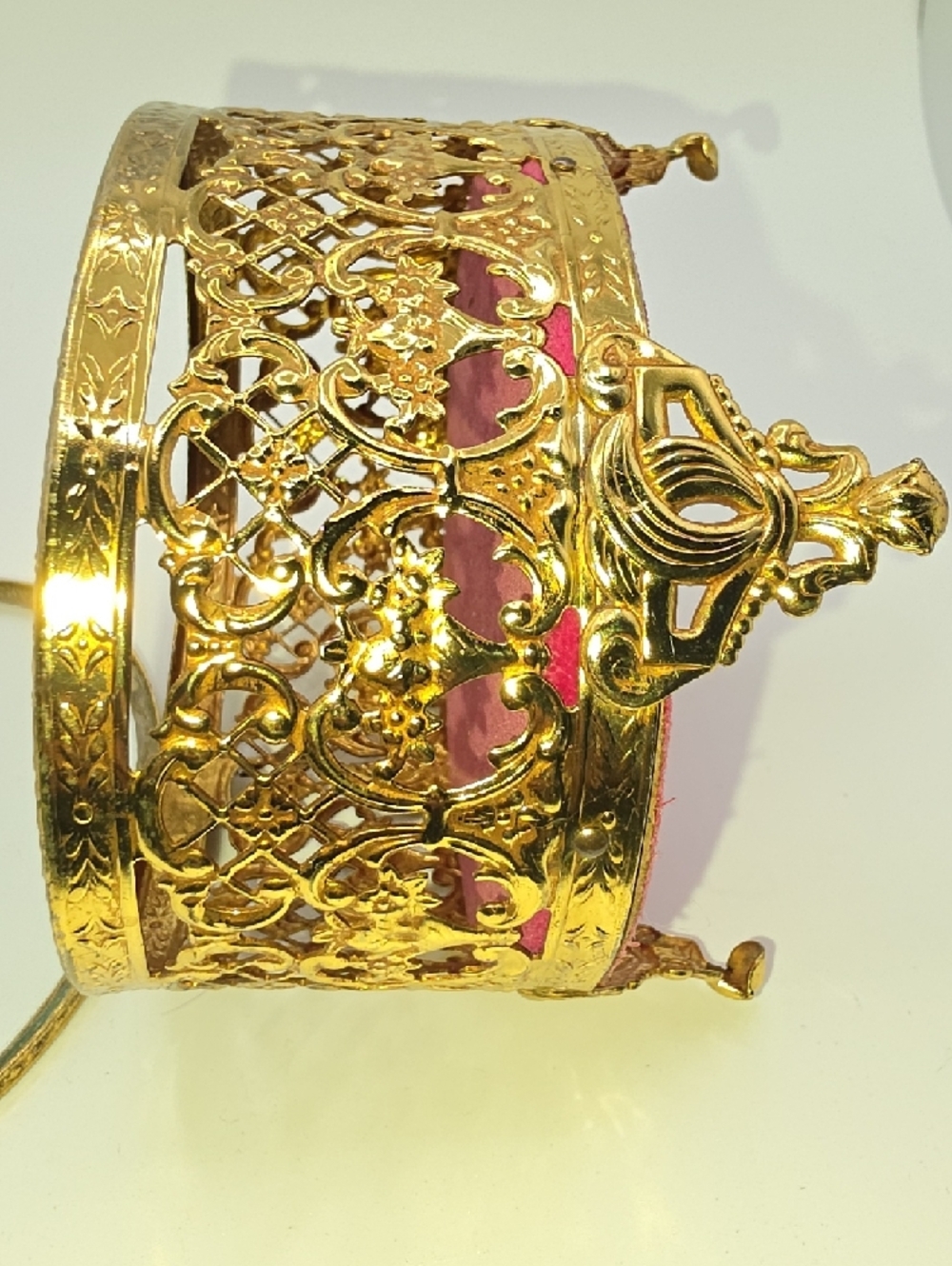 VINTAGE Hollywood Regency Lidded Jewelry Casket with Floral Medallion on the Lid - Picture 9 of 14